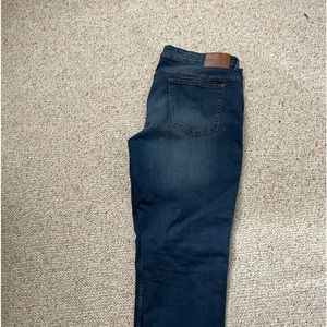 Men’s DKNY jeans Duane straight cut 38 x 32.